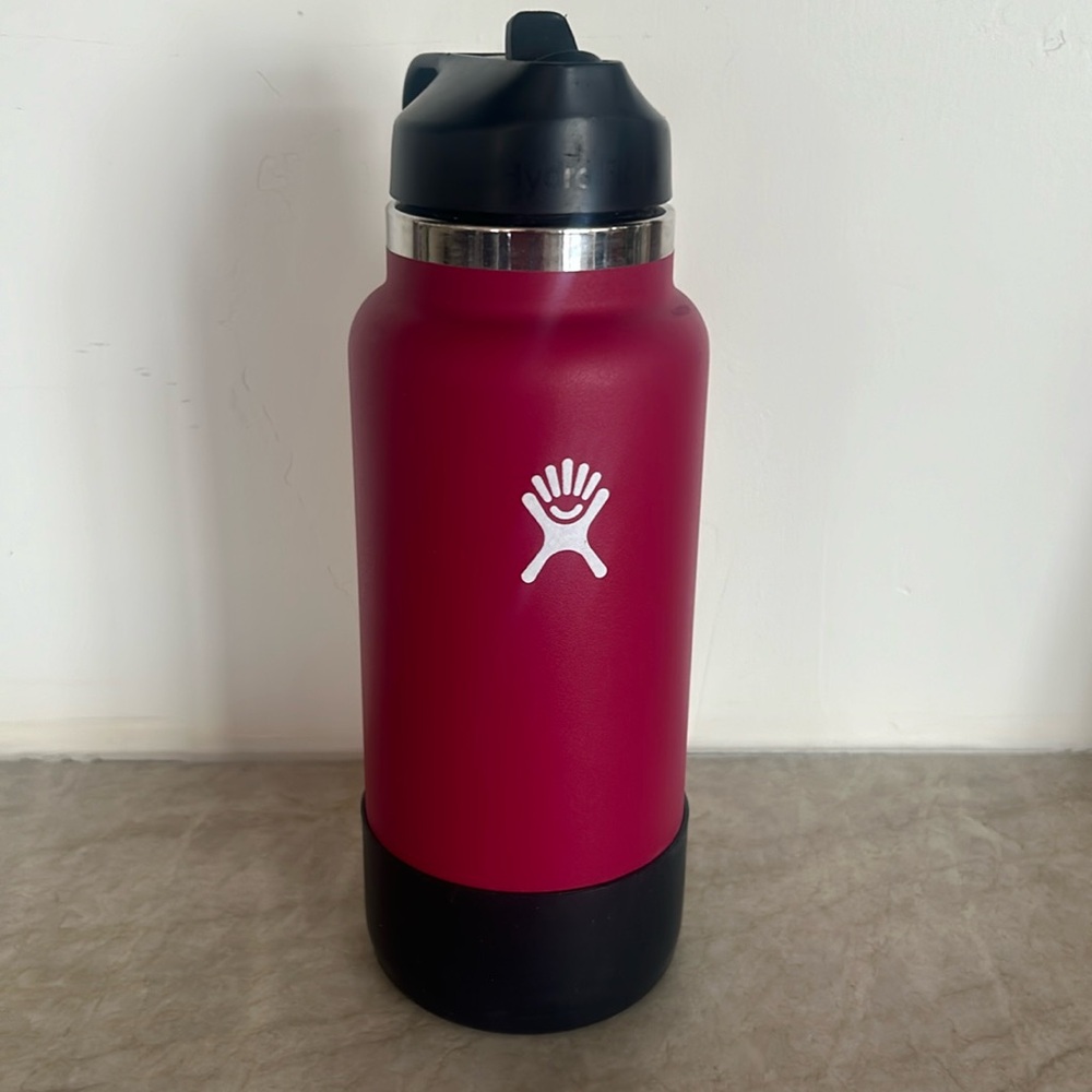 Hydro Flask 32 oz. with black lid & boot. Excellent condition. “Snapper” color